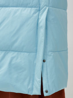 Пальто утепленное стеганное зимнее с капюшоном женское голубого цвета 9601Gl