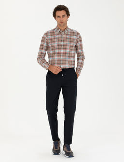 Темно-синие парусиновые брюки морковного кроя