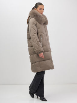 Пальто зимнее утепленное с мехом и капюшоном тренд коричневого цвета 7629K - Visdeer фото 5