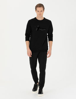 Черные новые спортивные штаны узкого кроя