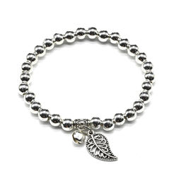 Браслет с шариками и подвеской цв.серебристый