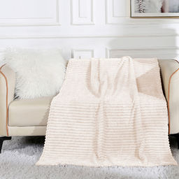 Плед/покрывало 180х200см "Королевский жасмин", велсофт "Orrizonte" гладкокрашенный, тиснение полоса, полиэстер 100%, плотность 270г/м2, упаковка: 18х33см пояс бумажный, "Домашняя мода" (Россия)