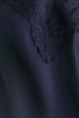 Camis?n lencero de sat?n con detalles de encaje - H&m фото 10