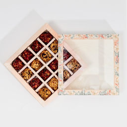 Цена за 4 шт. Коробка под 16 конфет новогодняя с ячейками «Стильный розовый» 17.5 х 17.5 х 3.5 см