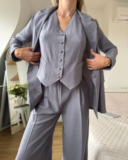 Костюм тройка