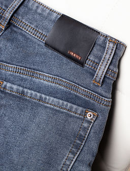 VILATTE / Джинсы mom-fit на ФЛИСЕ с эластаном  фото 9