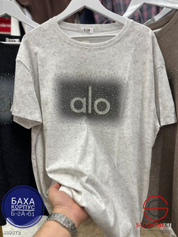 Футболка со стразами женская