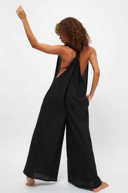 TRENDYOLMILLA Siyah Dokuma %100 Pamuk S?rt Dekolteli Plaj Tulum TBESS21TU0269