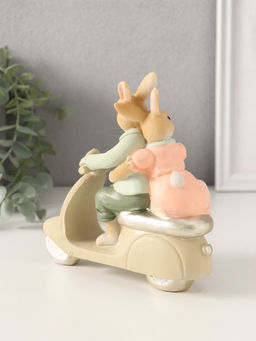 Фигурка полистоун Кролики: катание на мопеде, 14?7?15 см