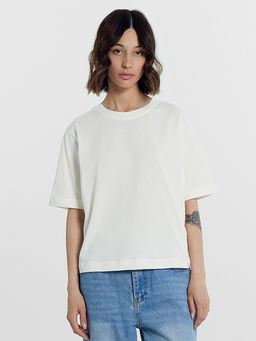 Футболка женская в молочном цвете