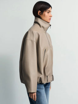 Куртка-бомбер из искусственной кожи с ремнем / Zarina  фото 5