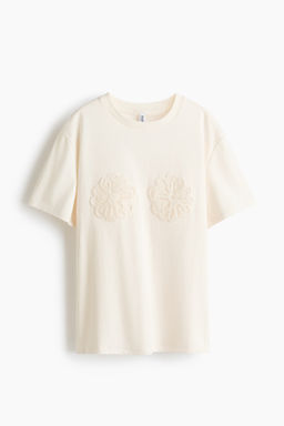 Camiseta con aplicaciones