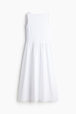 Vestido sin mangas con falda acampanada