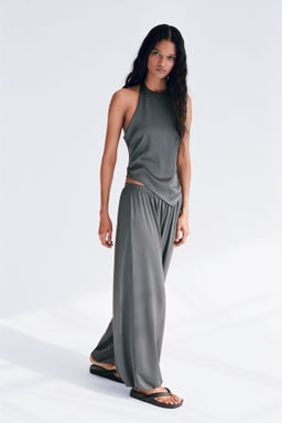 Top asim?trico con escote halter - H&m фото 6