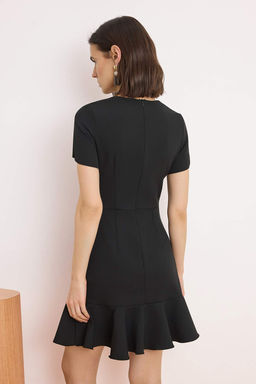 Siyah Etegi Volanl? K?sa / Mini Esnek Dokuma Elbise TWOSS26EL00303