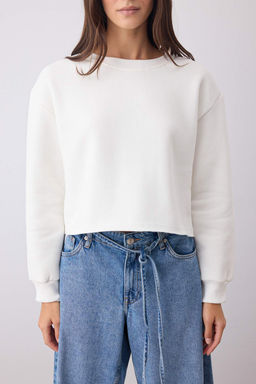 Ekru Kal?n Ici Polarl? Bisiklet Yaka Crop Orme Sweatshirt TWOAW26SW00093 - Trendyolmilla фото 3