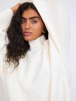 Свитер с содержанием шерсти мериноса