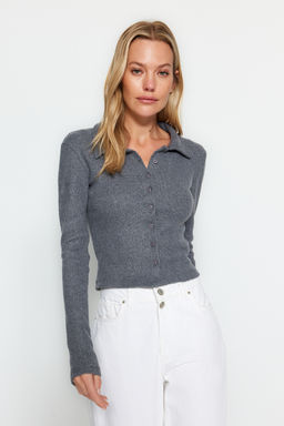 Antrasit Dugme Detayl? Vucuda Oturan Crop Polo Yaka Fitilli Esnek Orme Bluz TWOAW22BZ0522