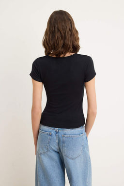 Siyah Duz Fitted V Yaka Ay Kol K?sa Yumusak Orme T-Shirt TWOSS26TS00243