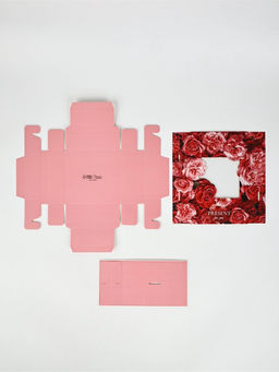 Цена за 5 шт. Коробка под 4 конфеты Презент, 10.5?10.5?3.5 см