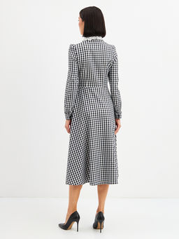 Платье с кружевным воротником потайная планка