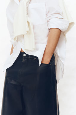 Bermudas de piel Regular Fit - H&m фото 3