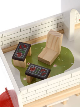 Кукольный домик с мебелью