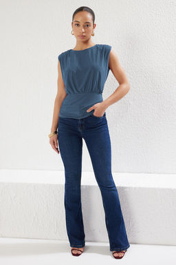 Trendyolmilla Bordo Vatkal? Buzgu/Drape Detayl? S?f?r Kol Belden Oturmal? Dokumlu Orme Bluz TWOSS25BZ00031