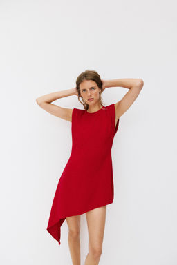 VESTIDO CORTO ASIM?TRICO HOMBRERAS / Rojo oscuro