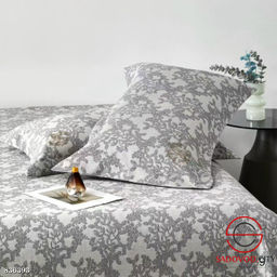 Покрывало на кровать с двумя наволочками