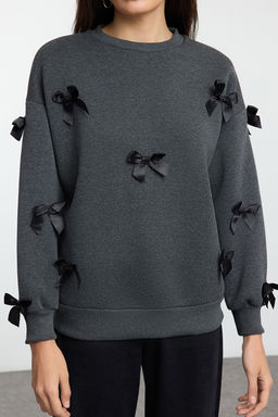 TRENDYOLMILLA Ekru Kurdele Detayl? Oversize/Genis Kal?p Kal?n Orme Sweatshirt TWOAW25SW00069  фото 3