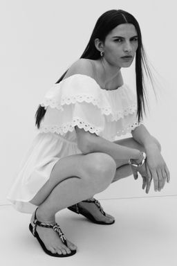 Mono corto off-the-shoulder con bordado ingl?s - H&m фото 3
