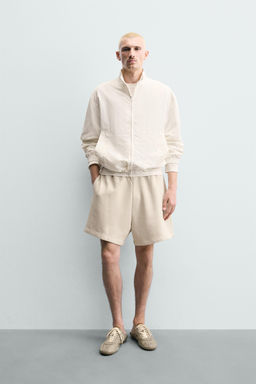 BERMUDA JOGGER LAVADA TEXTO ESTAMPADO / Crudo