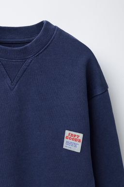 SUDADERA GARMENT DYE ETIQUETA / Azul
