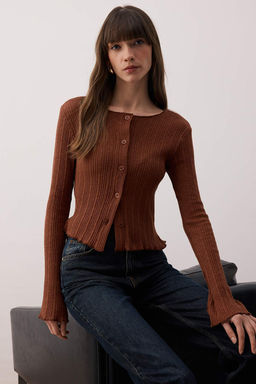 Kahverengi Jakarl? Fitted/Vucuda Oturan Dugme Detayl? Esnek Orme Bluz TWOAW26BZ00046