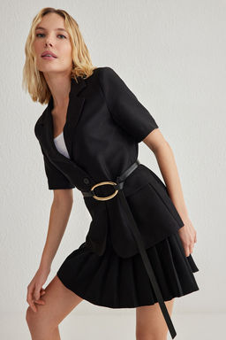 TRENDYOLMILLA Siyah K?sa Kollu Kemersiz Dokuma Blazer Ceket TWOSS25BC00002