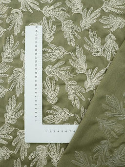 Полулен вышитый рисунок Дубовые листочки цв.хаки, ш.1.35м(выш.часть1.2м), хл-50%, лен-50% - Купава фото 9