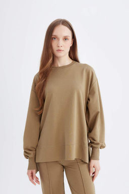 Базовый однотонный свитшот-туника с круглым вырезом стандартного кроя