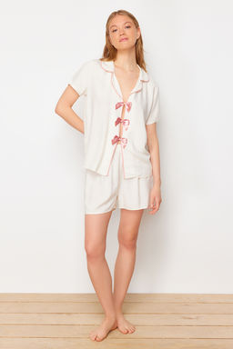 Trendyolmilla Beyaz Kurdele/Fiyonk ve Biye Detayl? Viskon Sortlu Dokuma Pijama Tak?m? THMSS24PT00290 фото 7