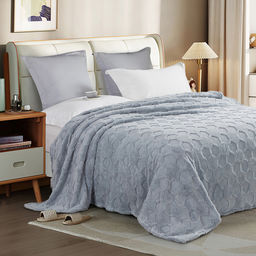 Плед/покрывало 240х200см "Оттепель" 9, велсофт "Gammi" гладкокрашенный, стриженый, полиэстер 100%, плотность 300г/м2, упаковка 20х33см, пояс бумажный, "Домашняя мода" (Россия)