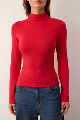 K?rm?z? Fitted Buzgu/Drape Detayl? Dik Yaka Orme Bluz TWOAW25BZ00145