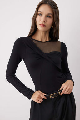 Siyah Yaka Detayl? Fitted/Vucuda Oturan Orme Bluz TWOAW26BZ00173