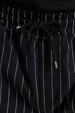 Buyuk Beden Siyah Regular Rahat Cizgili %100 Pamuk Sort TMNSS23SR00045