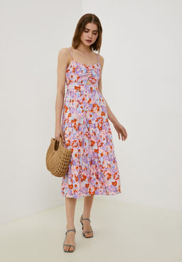 Ярусное платье с ярким принтом