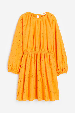 Vestido con bordado ingles