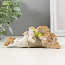 Фигурка полистоун Милые зайки спят, 12?5?4.5 см