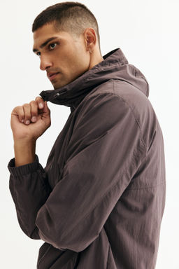 Chaqueta cortavientos con capucha - H&m фото 11