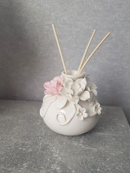 Вазочка из керамики Reyna Home Philosophy. Цвет белый, розовый. Размер 9х8 см.