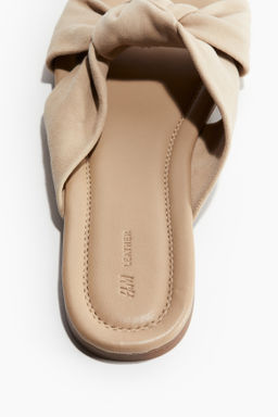 Sandalias de piel con nudo decorativo - H&m фото 8