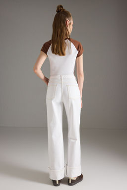 Beyaz Yuksek Bel Paca K?v?rmal? Dikis Detayl? Wide Leg Jeans TWOSS25JE00282 - Trendyolmilla фото 4